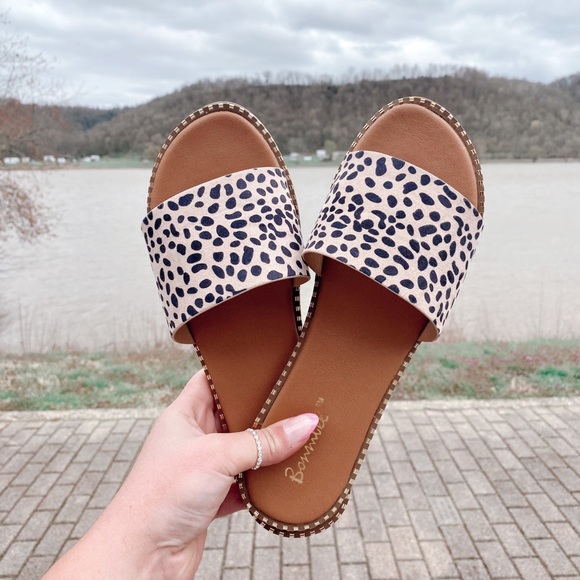 NWB Leopard Slides - Picture 2 of 3